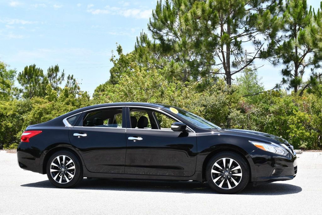 Used 2016 Nissan Altima 2.5 SL w/ Moonroof Package FWD image 8