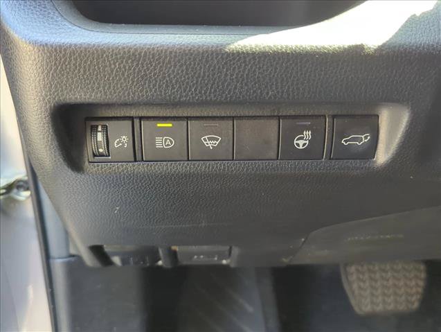 Used 2022 Toyota RAV4 XLE w/ Convenience Package FWD image 11