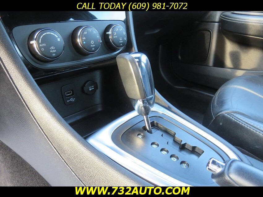 Used 2014 Chrysler 200 Limited w/ Sun/Sound Group FWD image 13