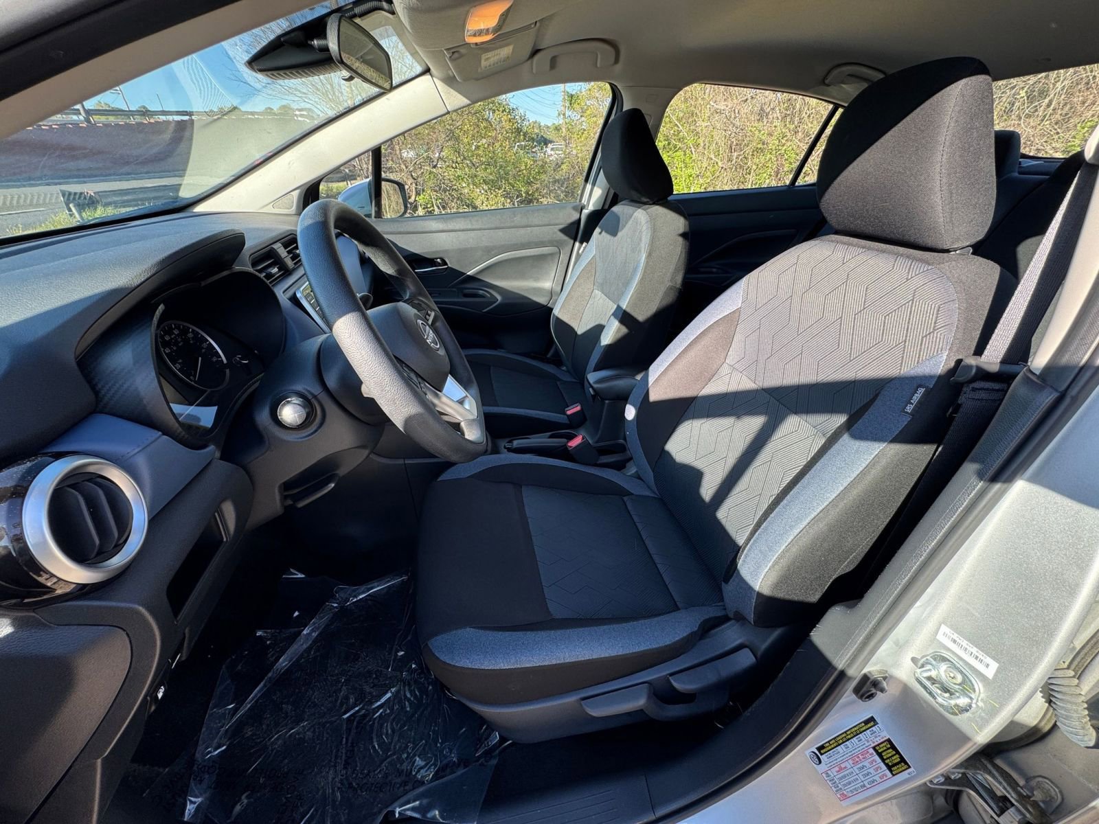 Used 2025 Nissan Versa SV image 32