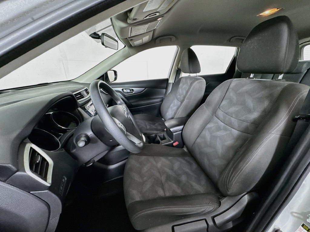 Used 2016 Nissan Rogue S AWD/4WD image 16