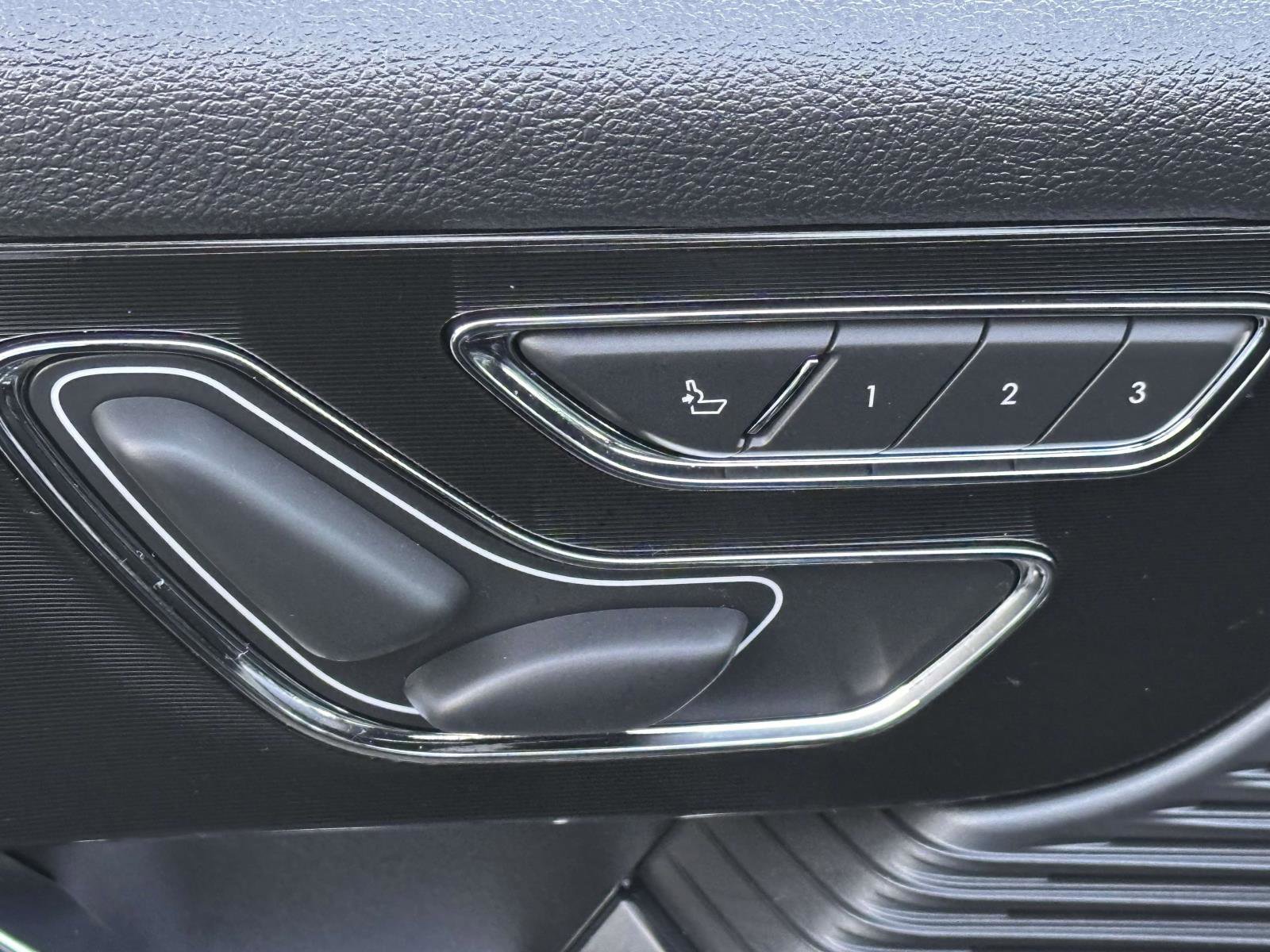 Used 2022 Lincoln Corsair AWD w/ Equipment Group 101A image 8