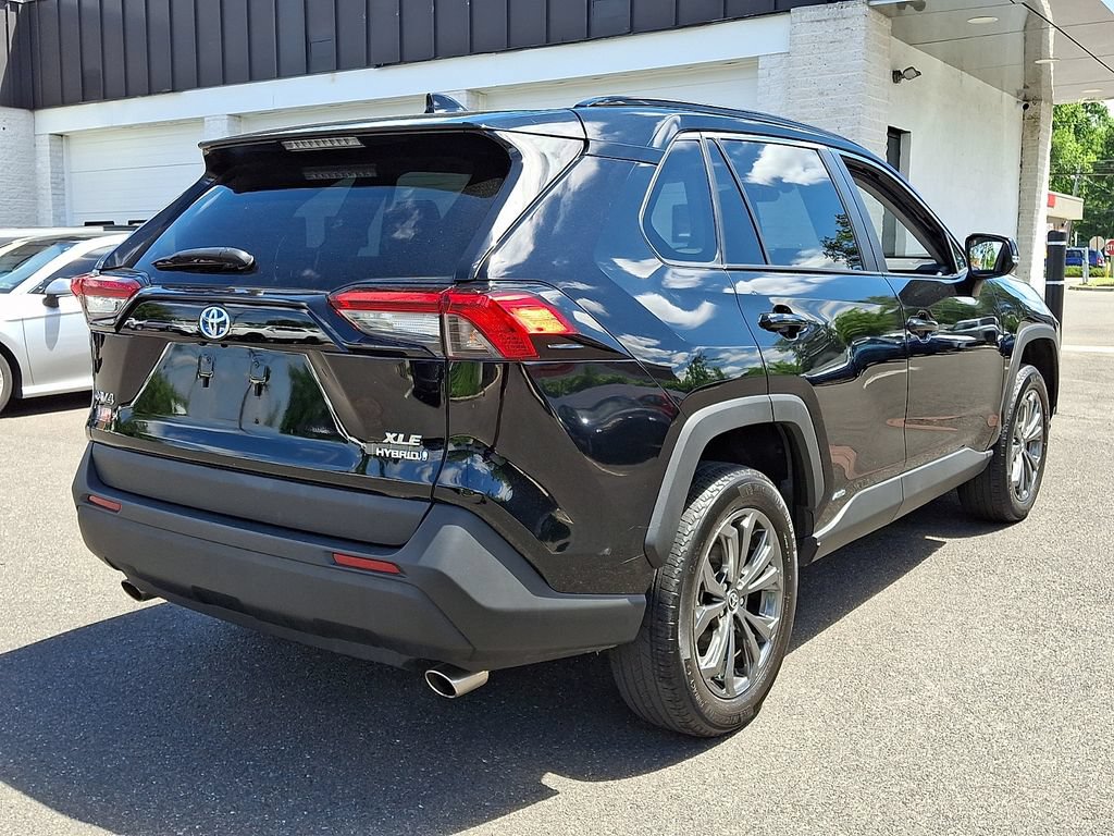 Certified 2022 Toyota RAV4 XLE Premium AWD/4WD image 6