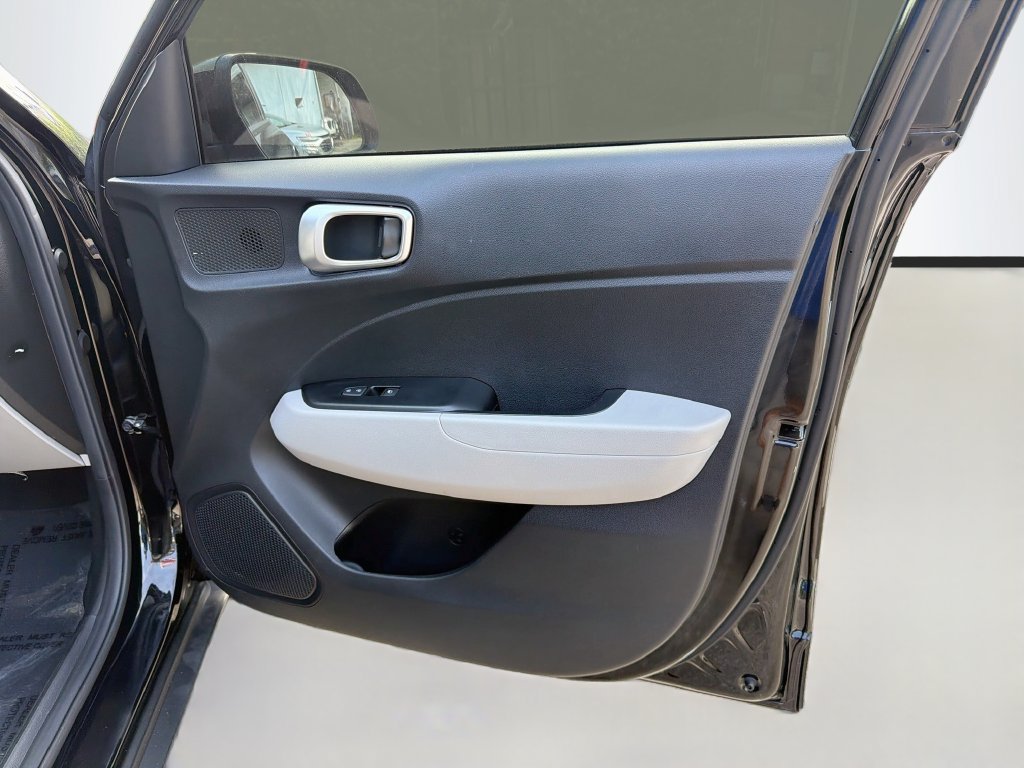 Used 2024 Hyundai Venue SEL FWD image 32