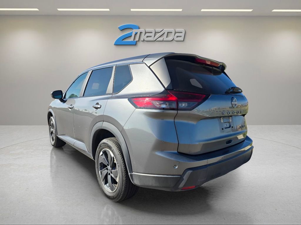 Used 2024 Nissan Rogue SV image 3