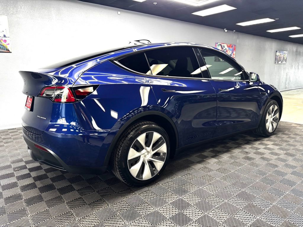 Used 2022 Tesla Model Y Long Range image 15