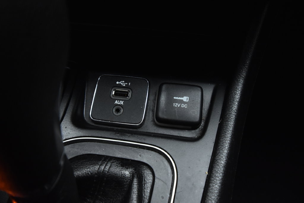 Used 2021 Jeep Cherokee Latitude FWD image 27