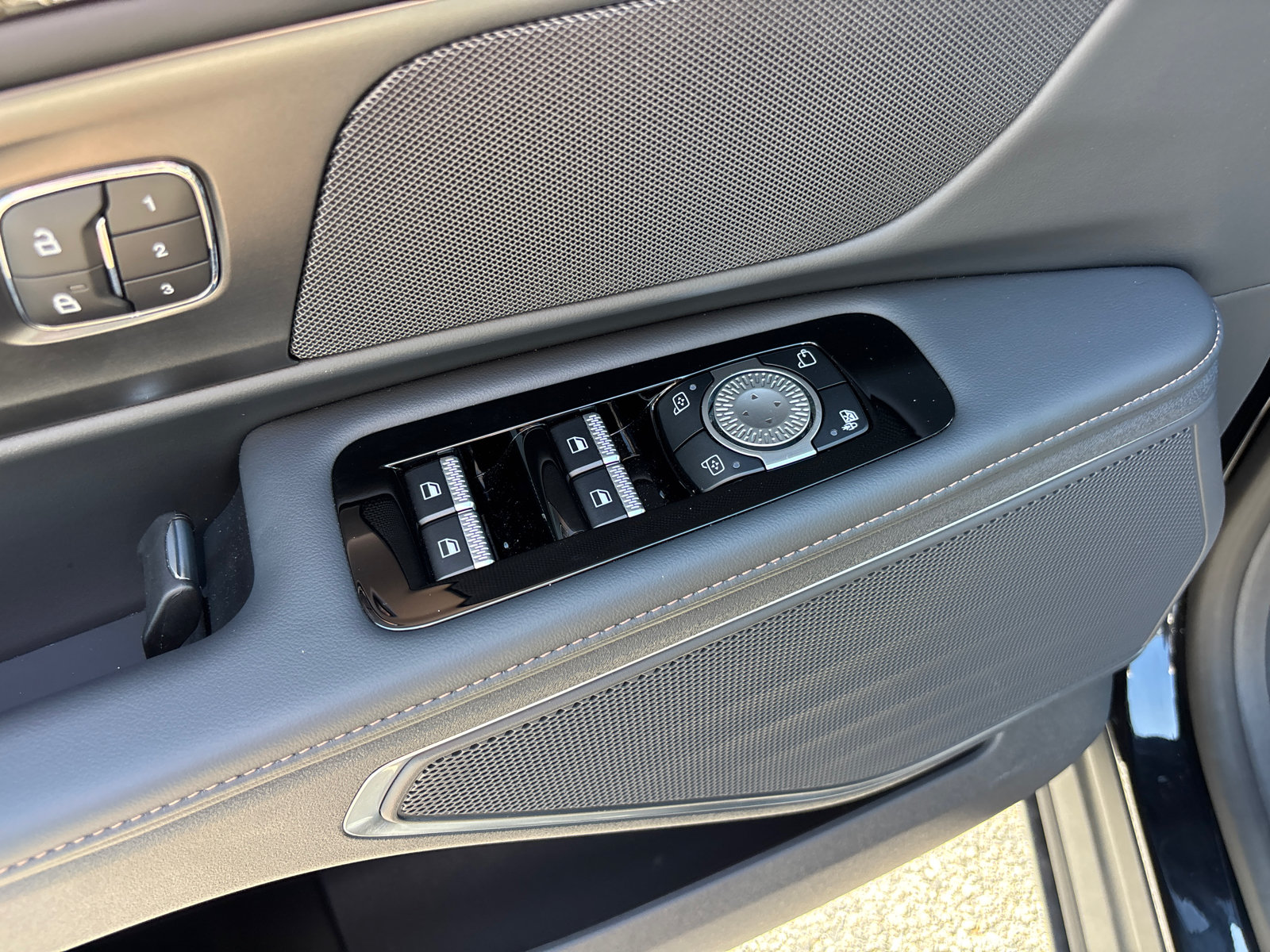 New 2026 Lincoln Nautilus Premier AWD/4WD image 13