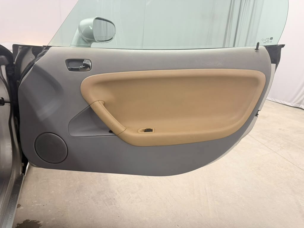 Used 2006 Pontiac Solstice Convertible w/ Premium Package RWD image 30
