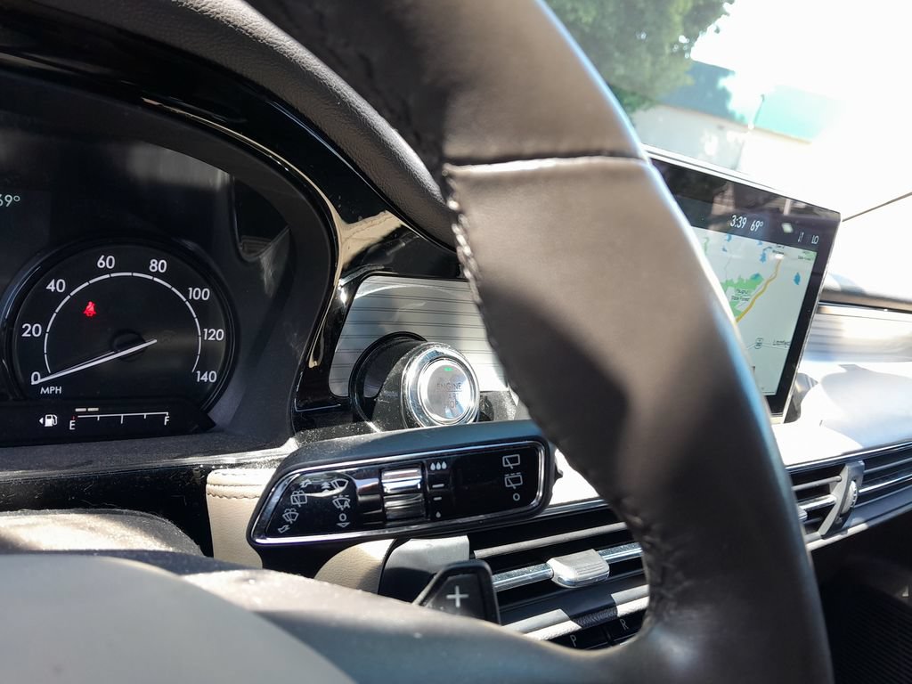 Used 2021 Lincoln Corsair AWD w/ Premium Package image 20