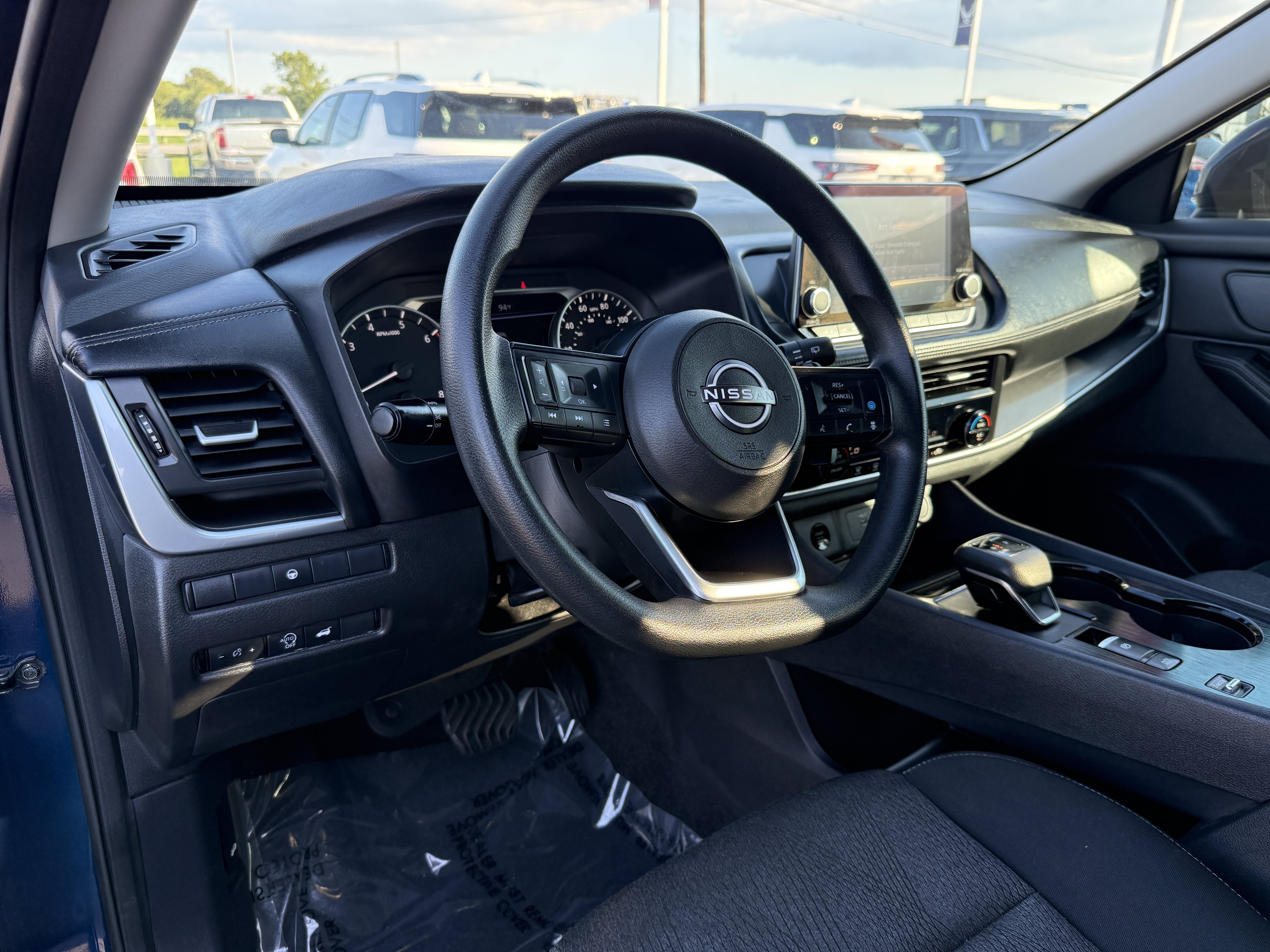 Used 2024 Nissan Rogue SV FWD image 13