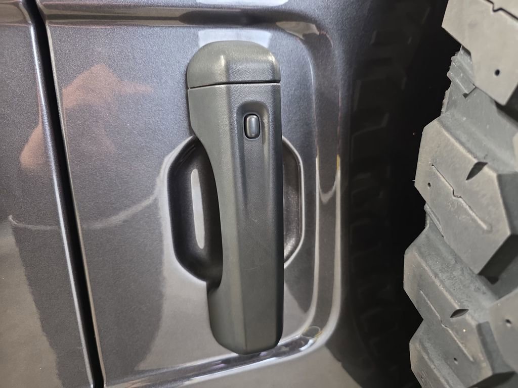 Used 2022 Jeep Wrangler Willys image 13