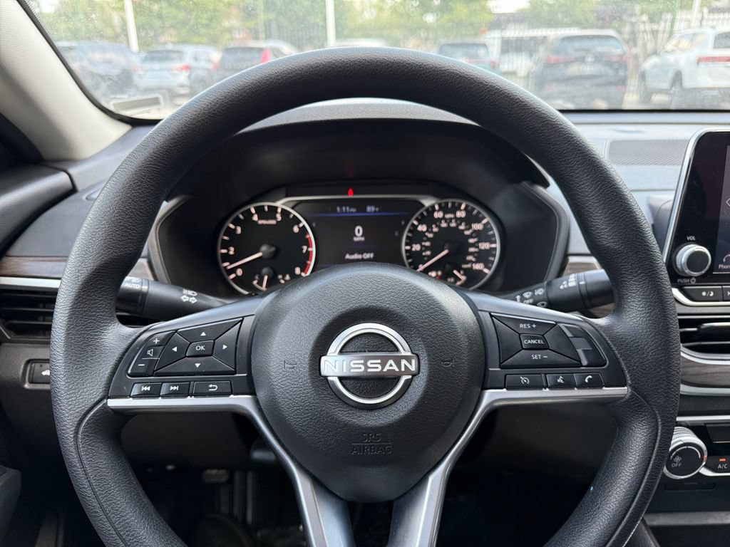 Used 2025 Nissan Altima 2.5 SV FWD image 32