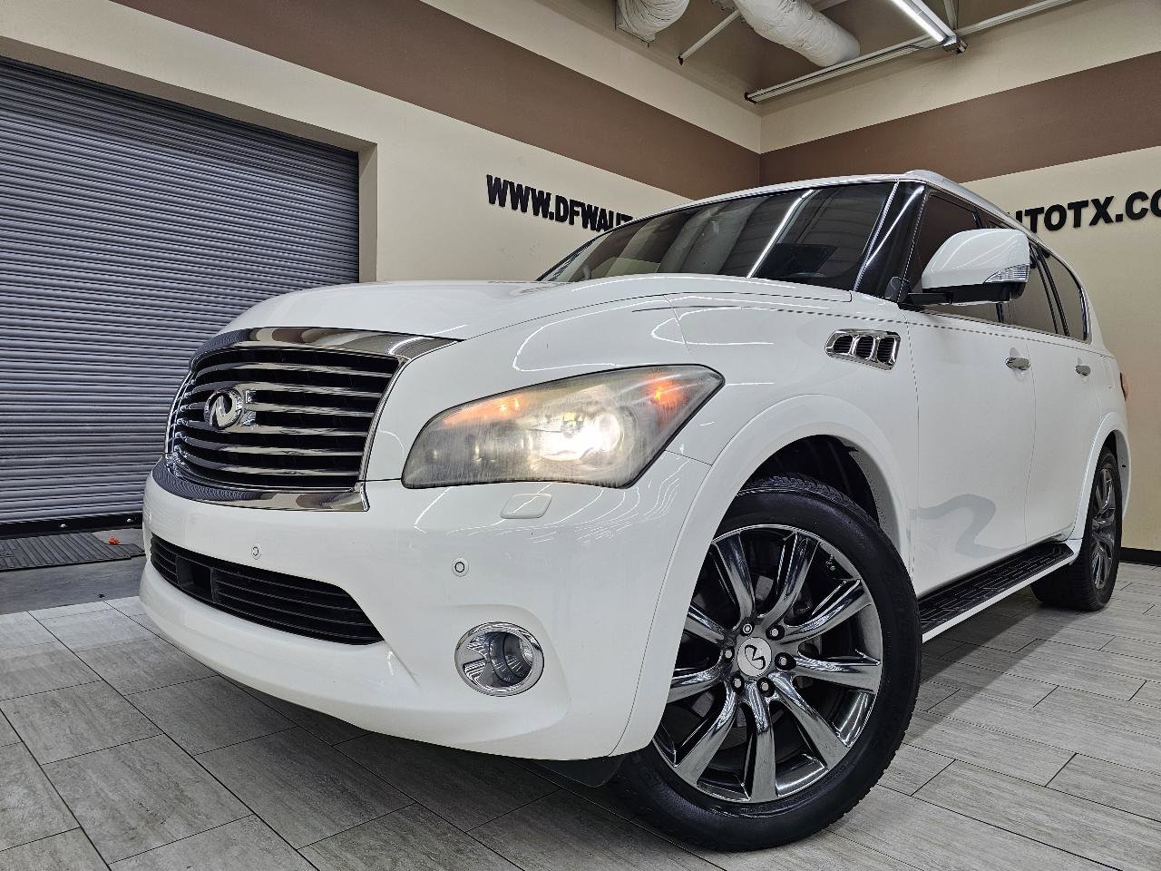 Used 2014 INFINITI QX80 2WD w/ Deluxe Touring Package image 1