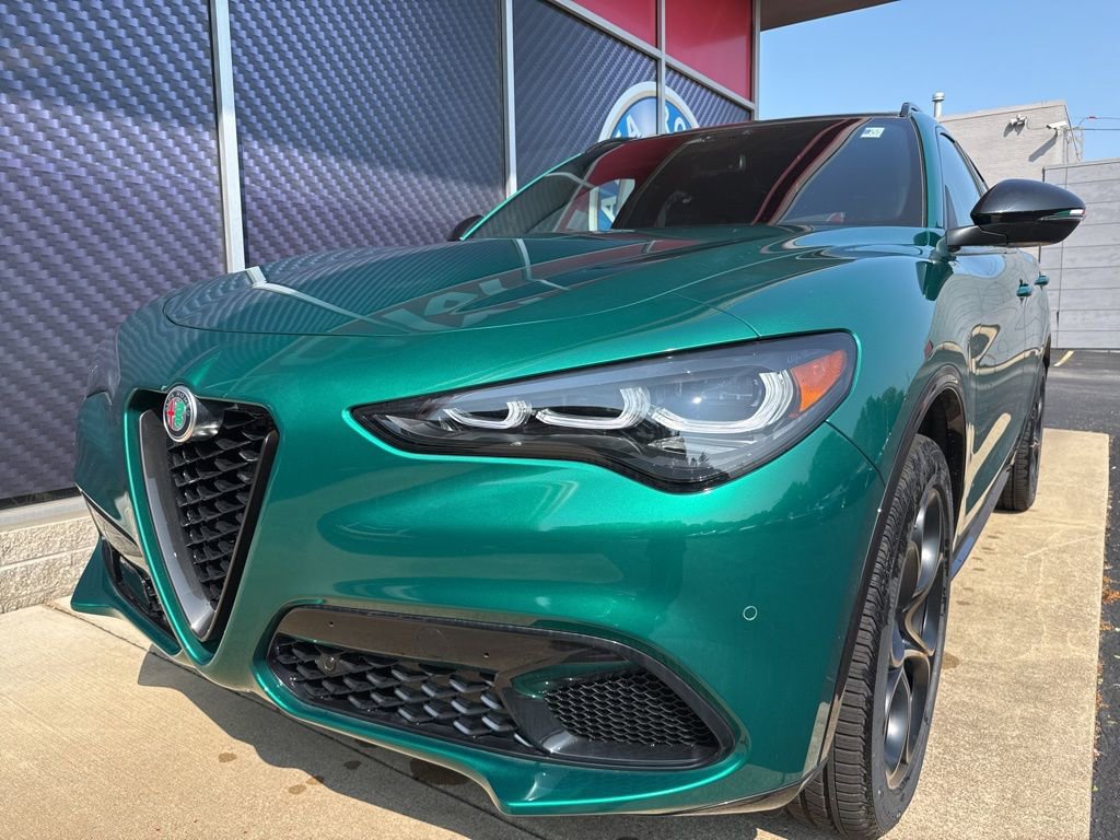 New 2025 Alfa Romeo Stelvio Sprint image 10