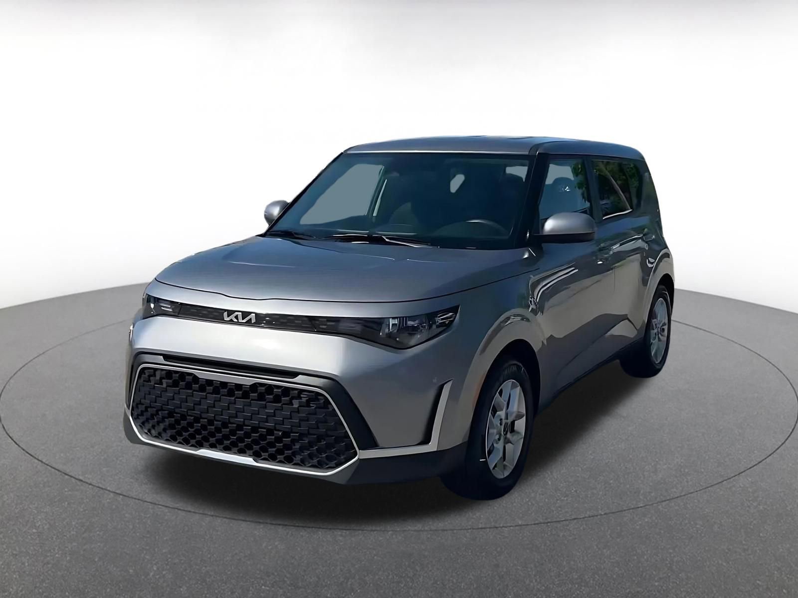 Used 2025 Kia Soul LX w/ LX Technology Package FWD image 7