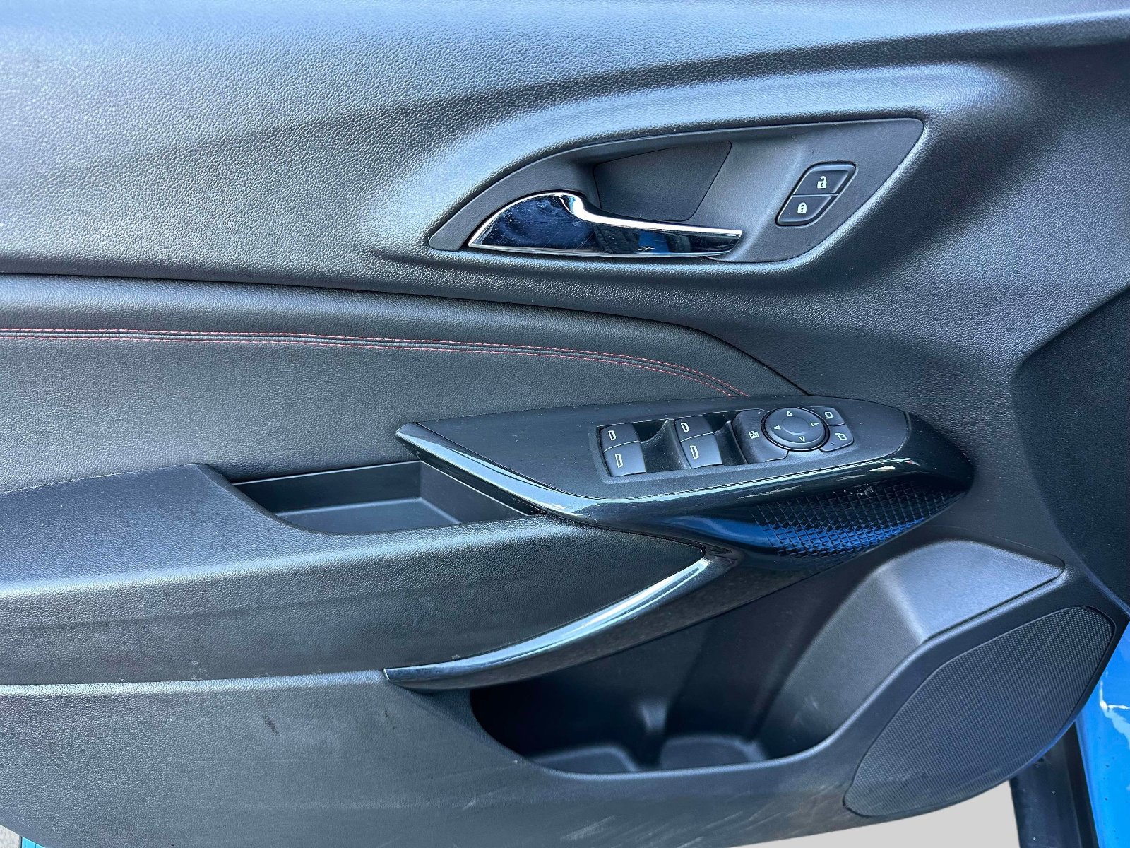 Certified 2024 Chevrolet Trax RS w/ Sunroof Package image 15