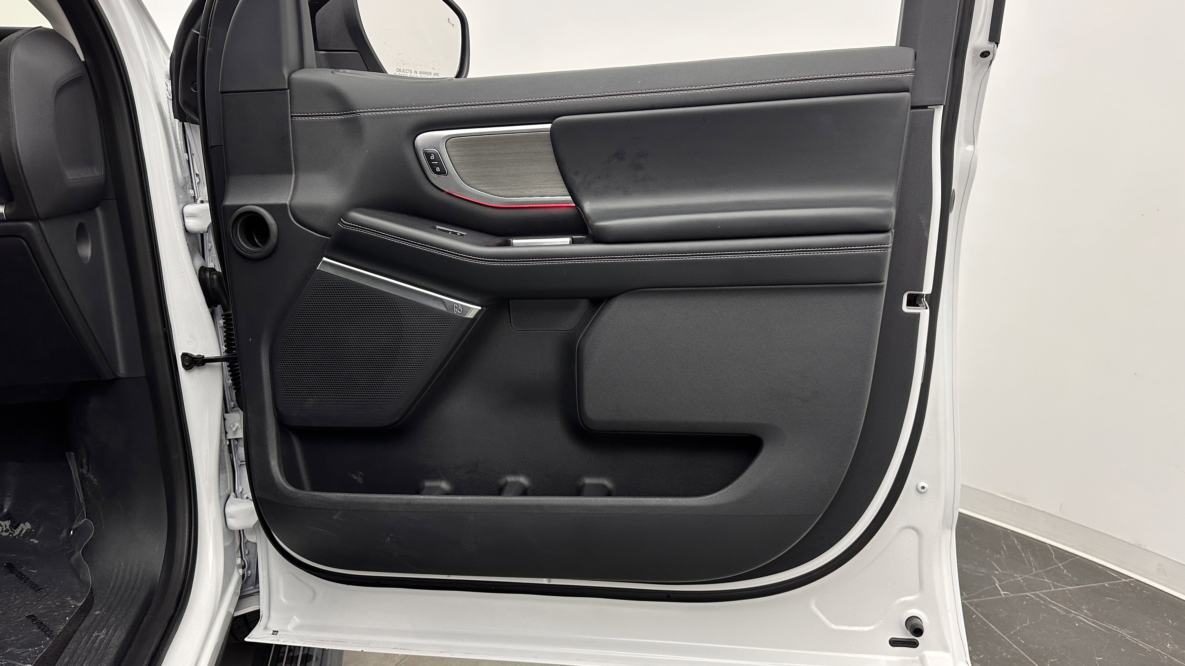 Used 2025 Ford Expedition Platinum image 38