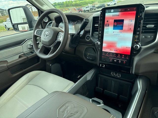 Used 2025 RAM 3500 Laramie image 32