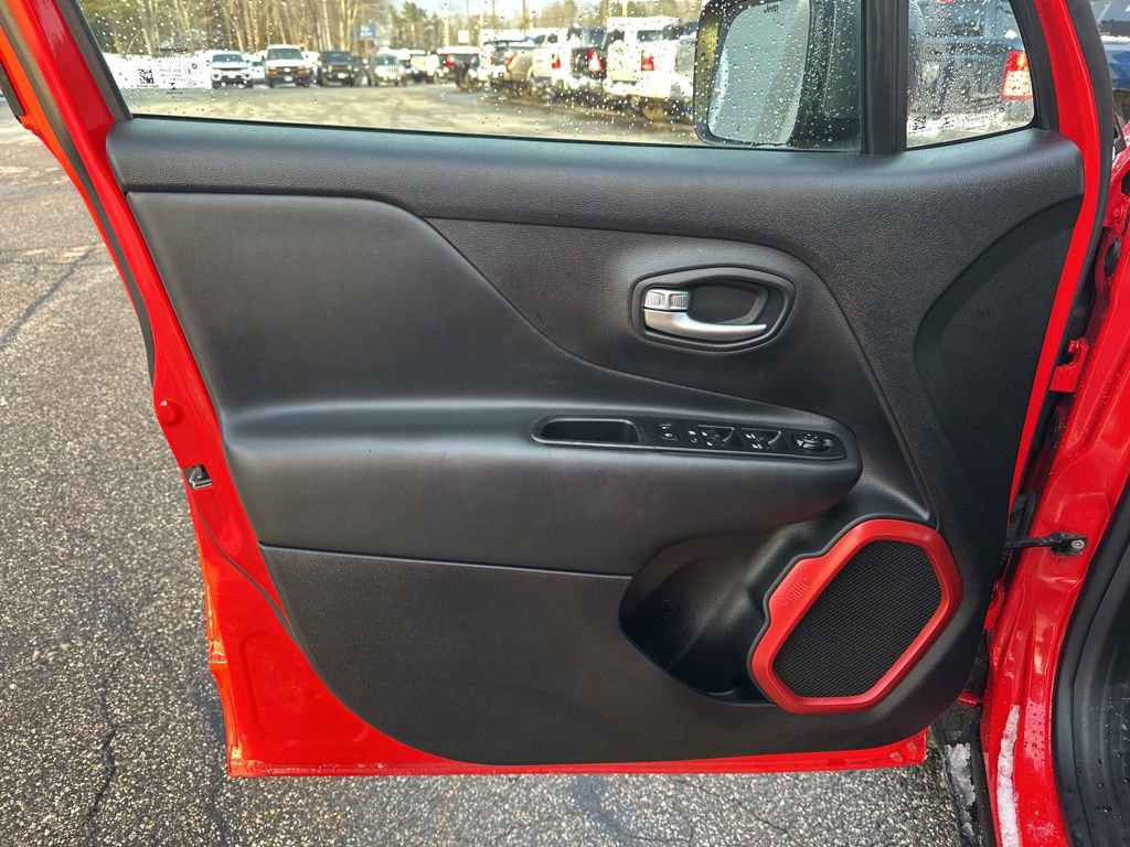 Used 2019 Jeep Renegade Trailhawk image 11