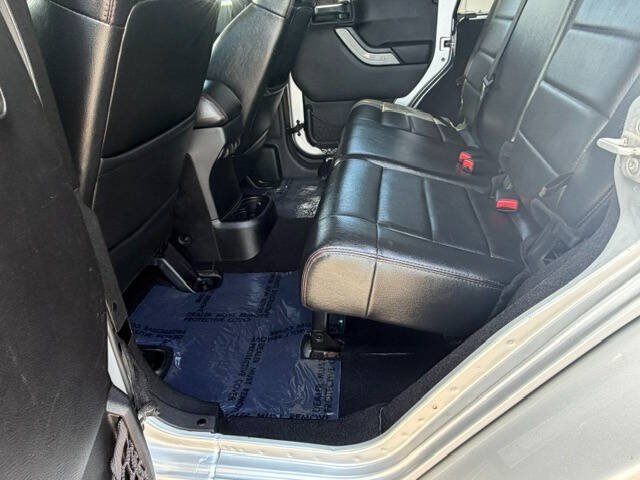 Used 2012 Jeep Wrangler Unlimited Sahara AWD/4WD image 10
