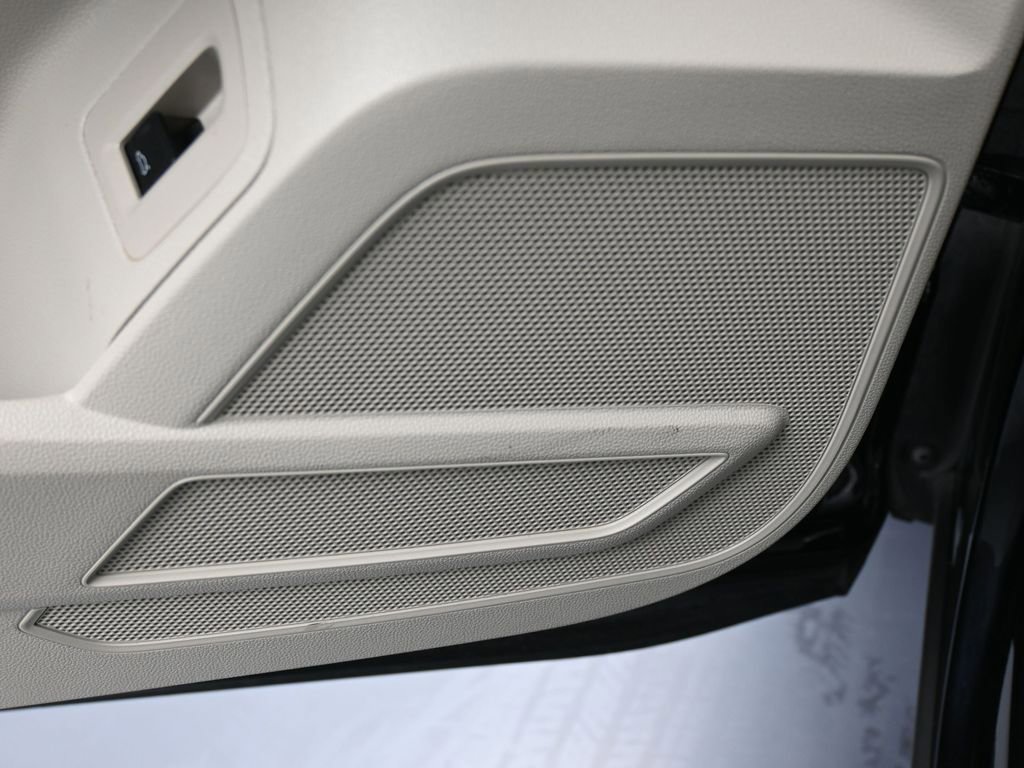 Used 2023 Volkswagen Atlas SEL R-Line image 15