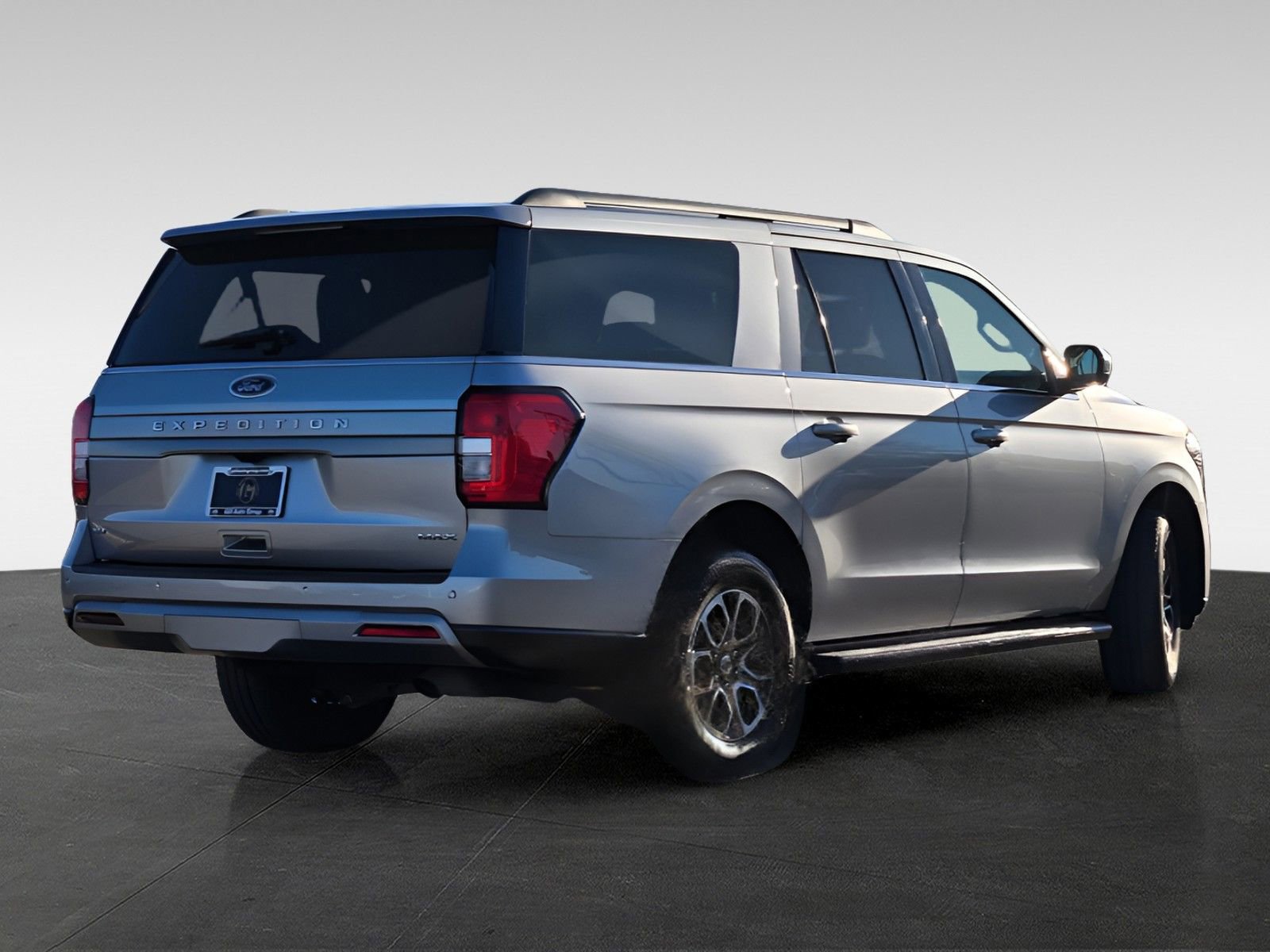 Used 2024 Ford Expedition Max XLT image 4