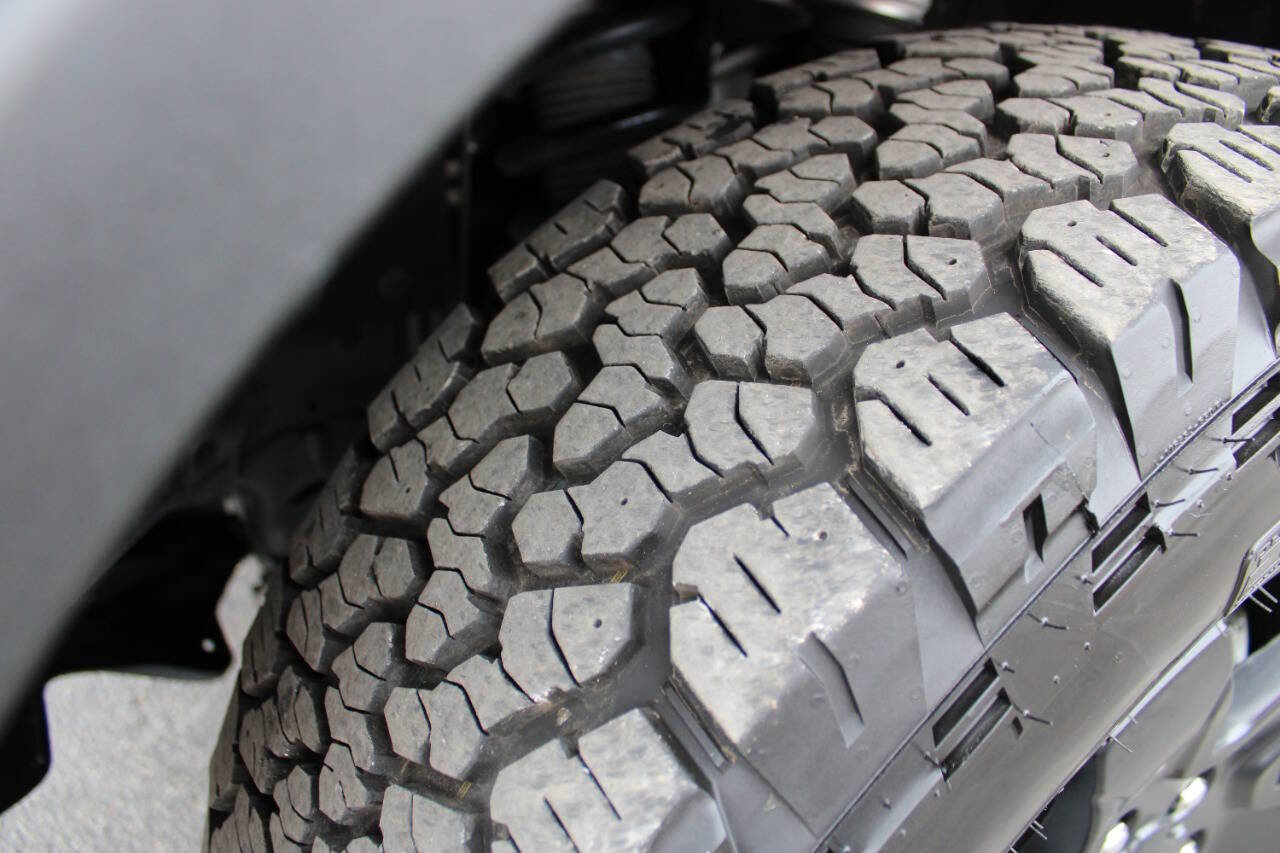 Used 2024 Ford Bronco Black Diamond image 12