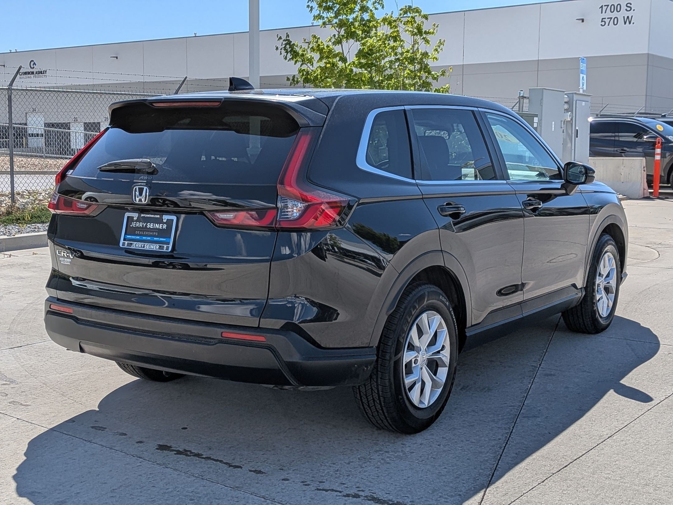 Used 2025 Honda CR-V LX image 6