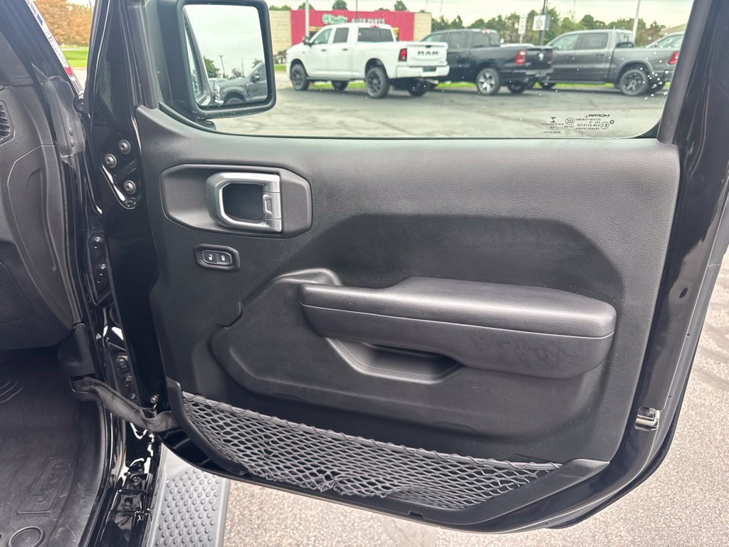 Used 2019 Jeep Wrangler Unlimited Sport AWD/4WD image 3