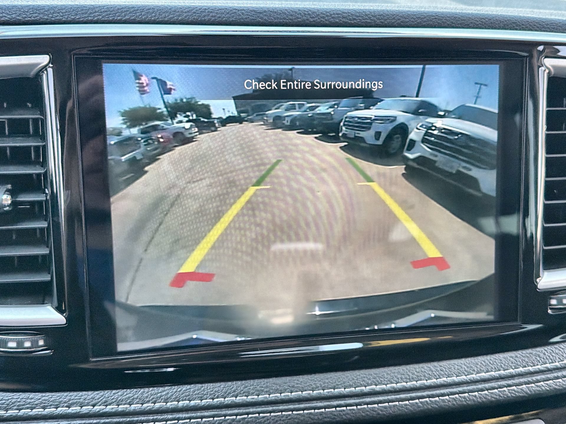Used 2024 Chrysler Pacifica Limited FWD image 17
