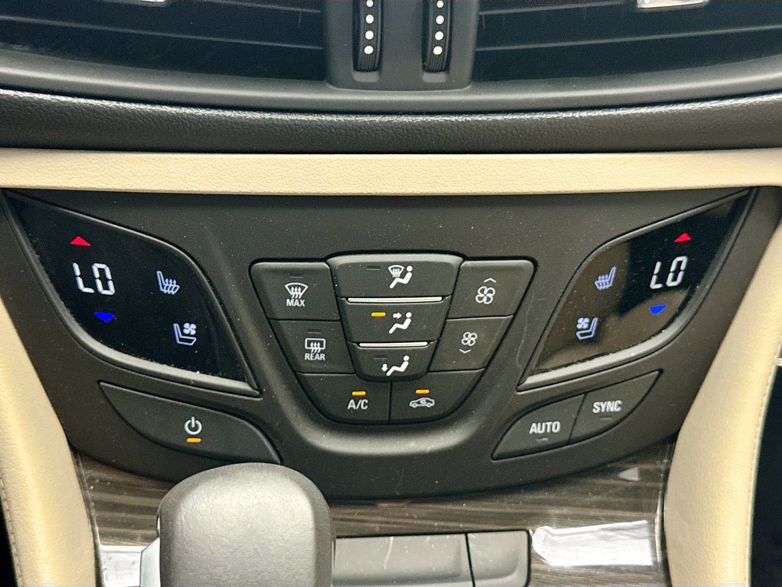 Used 2019 Buick Envision Premium AWD/4WD image 10