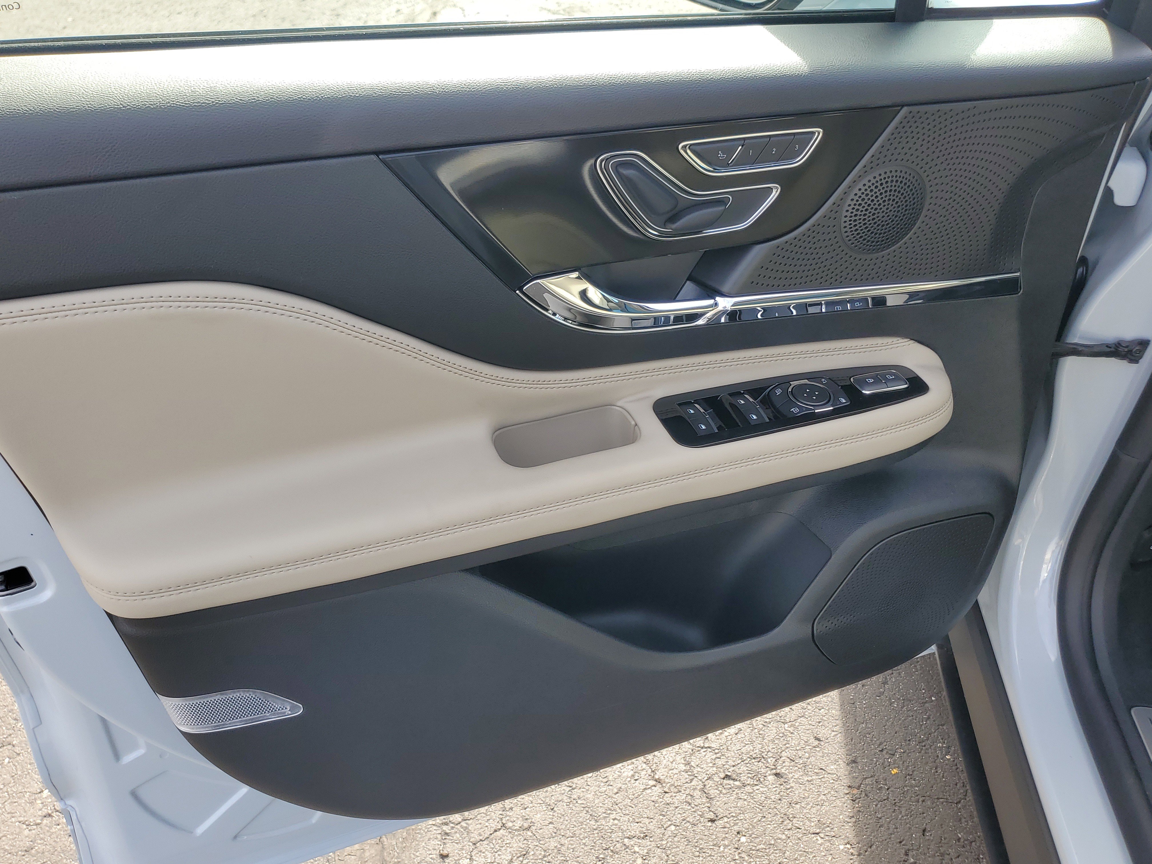 New 2026 Lincoln Corsair Reserve w/ Jet Appearance Package image 8