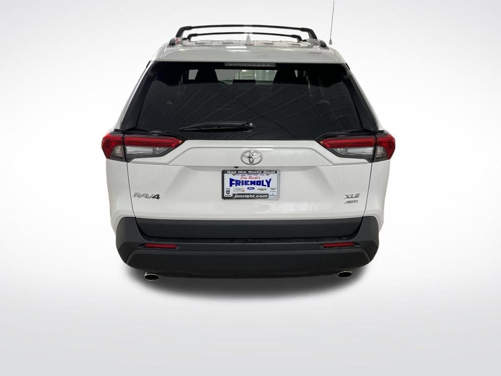 Used 2022 Toyota RAV4 XLE w/ Convenience Package image 4