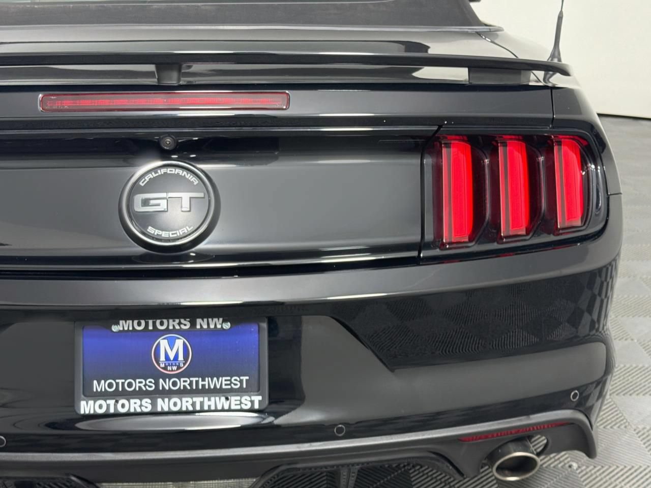 Used 2017 Ford Mustang GT Premium w/ Equipment Group 401A RWD image 25