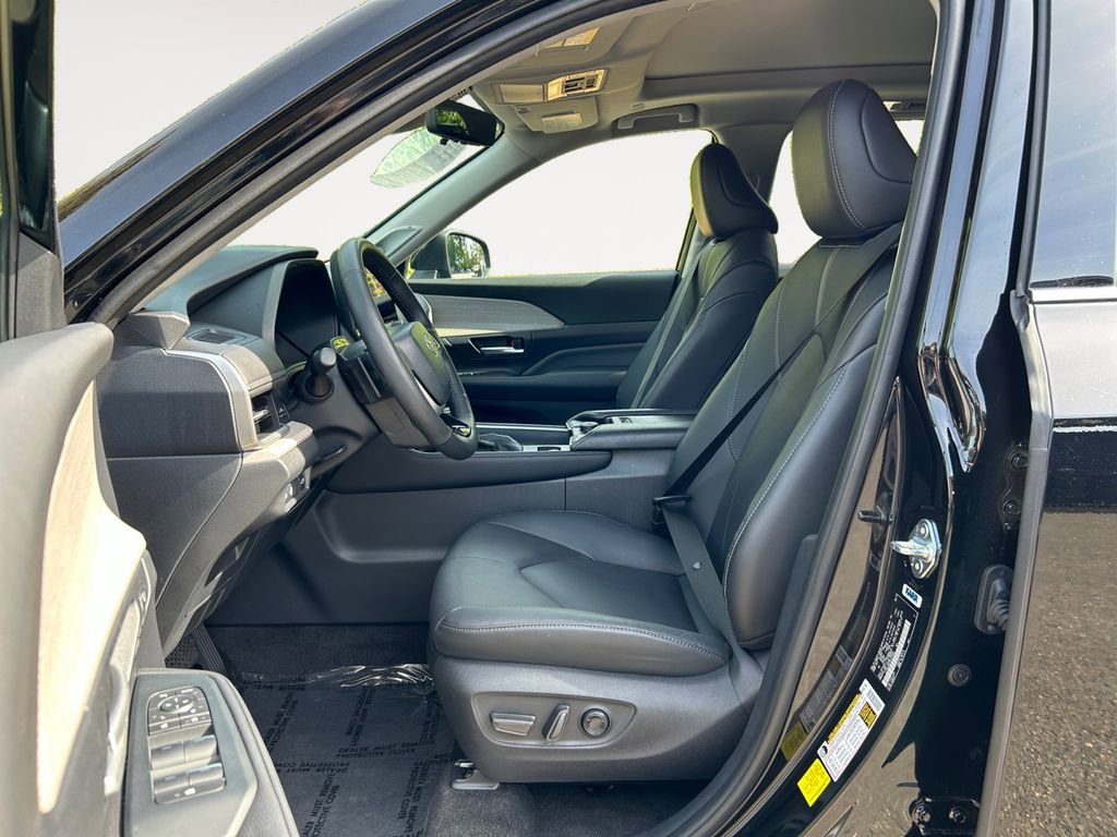 Used 2024 Toyota Grand Highlander Platinum image 15