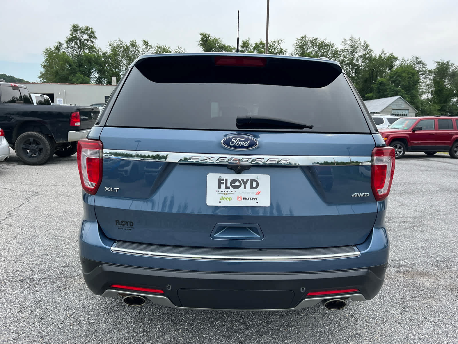 Used 2018 Ford Explorer XLT w/ Equipment Group 201A AWD/4WD image 4