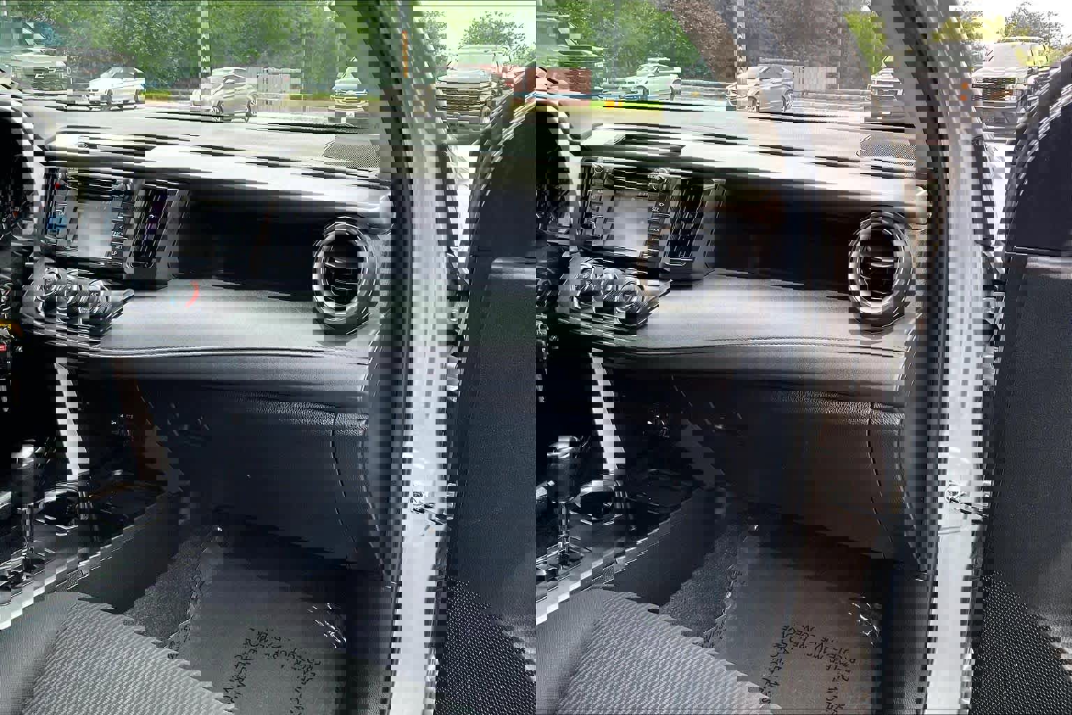 Used 2016 Toyota RAV4 LE FWD image 18