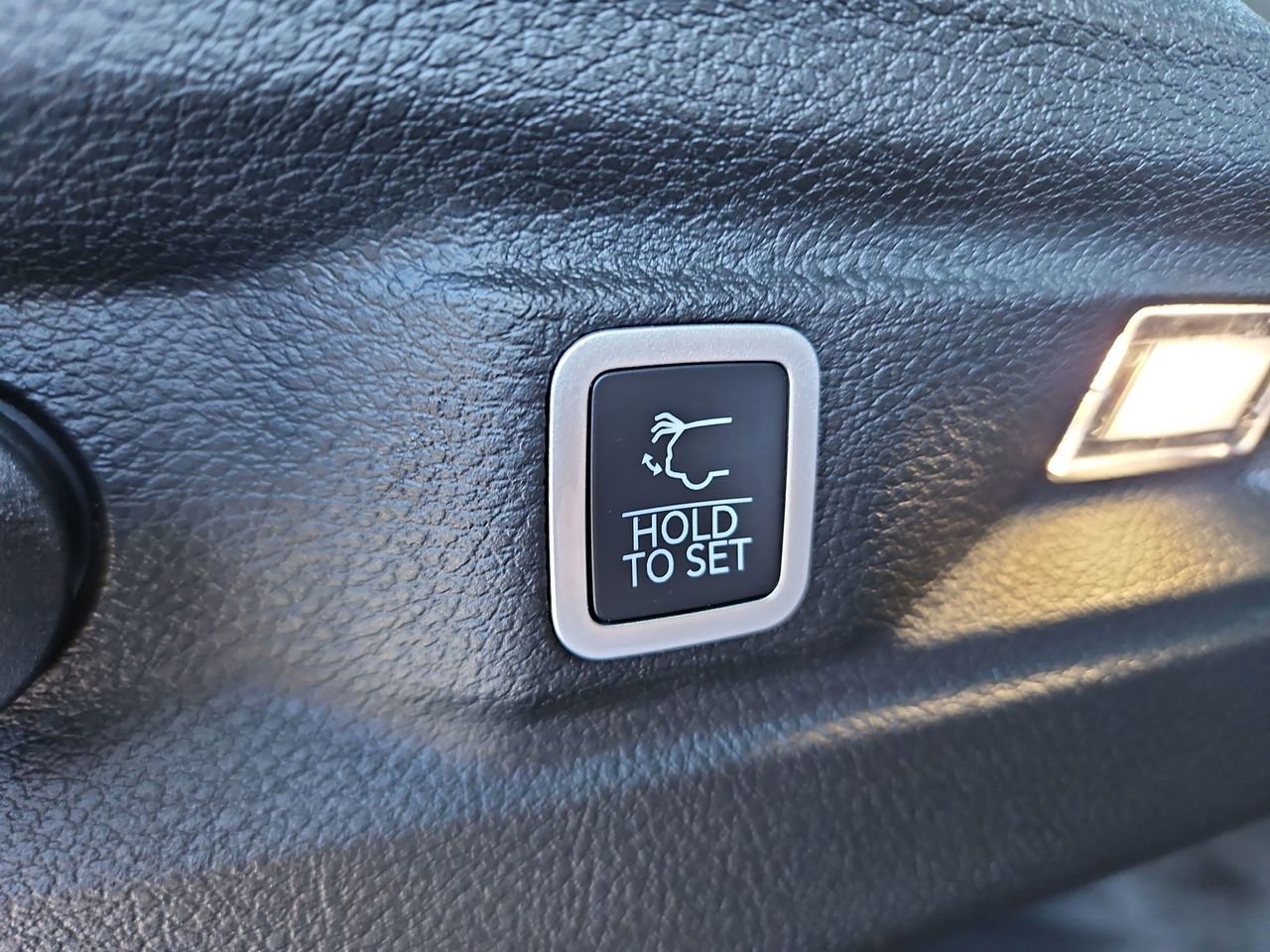 New 2025 Jeep Grand Cherokee L Altitude image 12