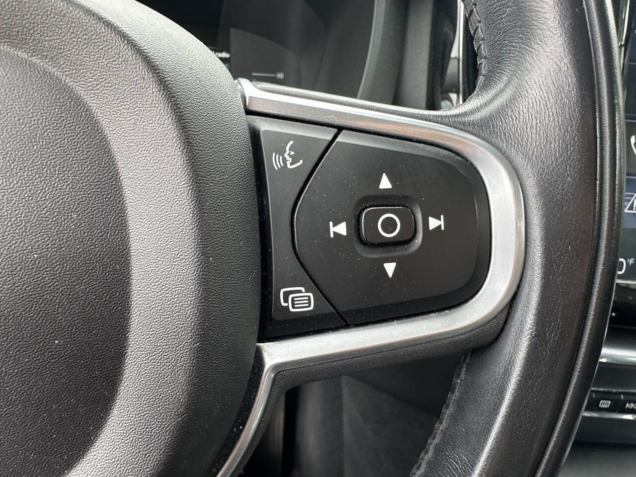 Used 2019 Volvo XC60 T6 Momentum w/ Premium Package AWD/4WD image 11