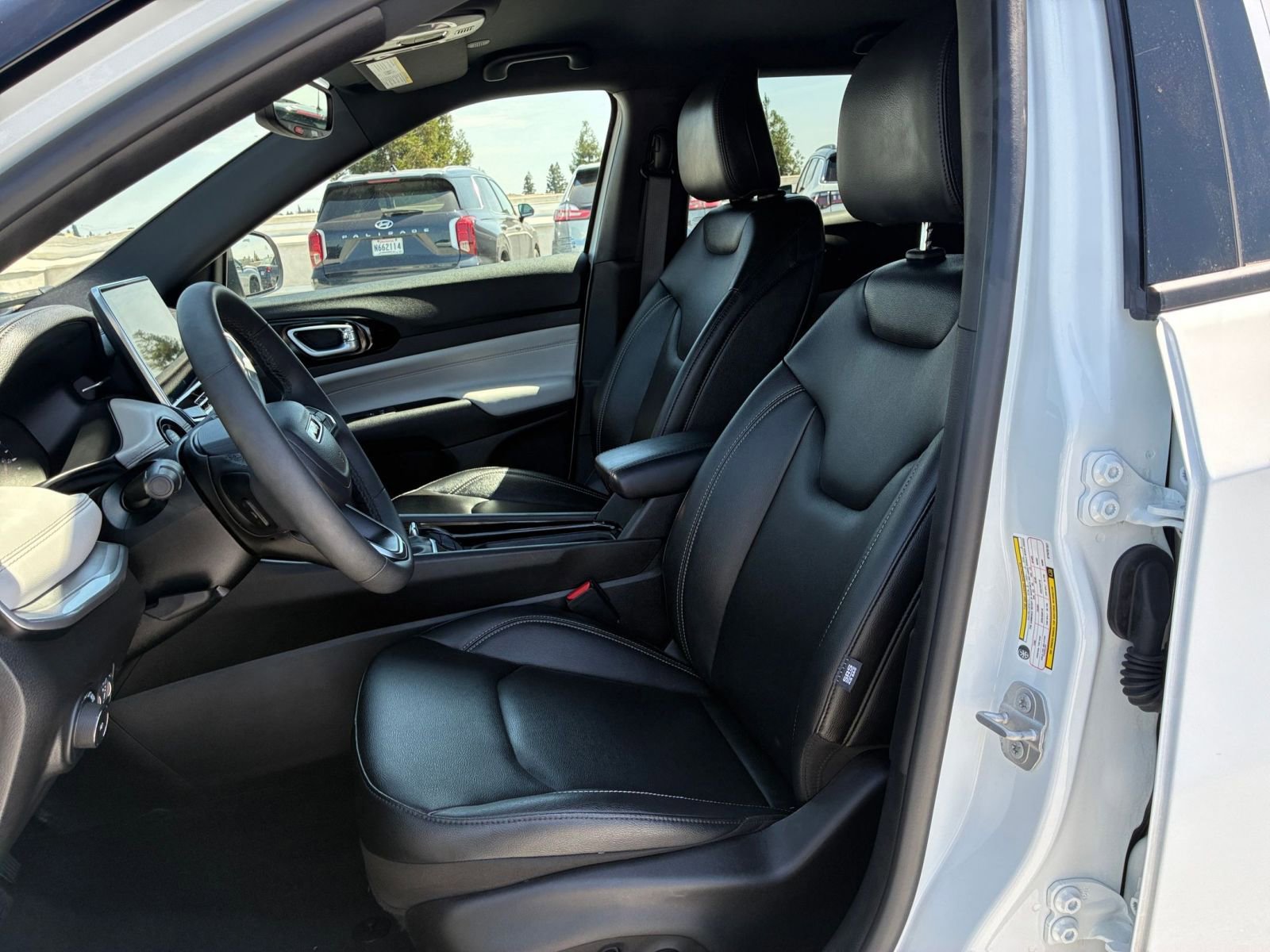Used 2025 Jeep Compass Limited AWD/4WD image 27