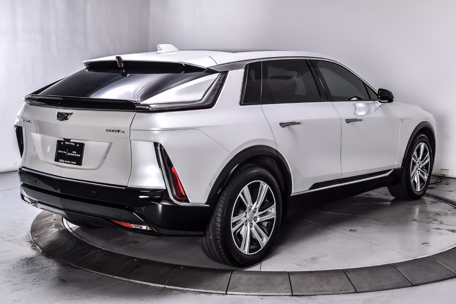Used 2024 Cadillac Lyriq Tech w/ Driver Assist Package AWD/4WD image 6