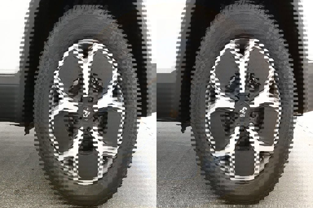 Used 2024 Rivian R1S Adventure image 7