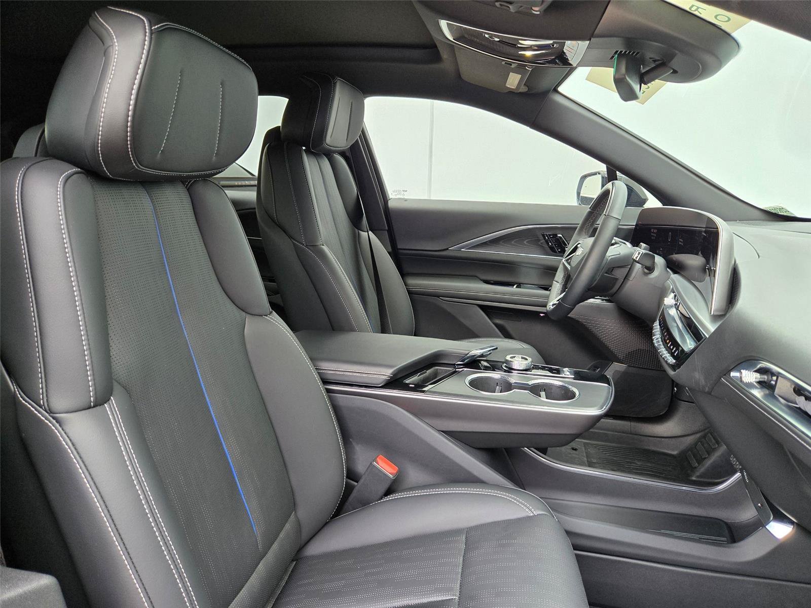 New 2026 Cadillac Lyriq Sport w/ LPO, Floor Liner Package AWD/4WD image 29