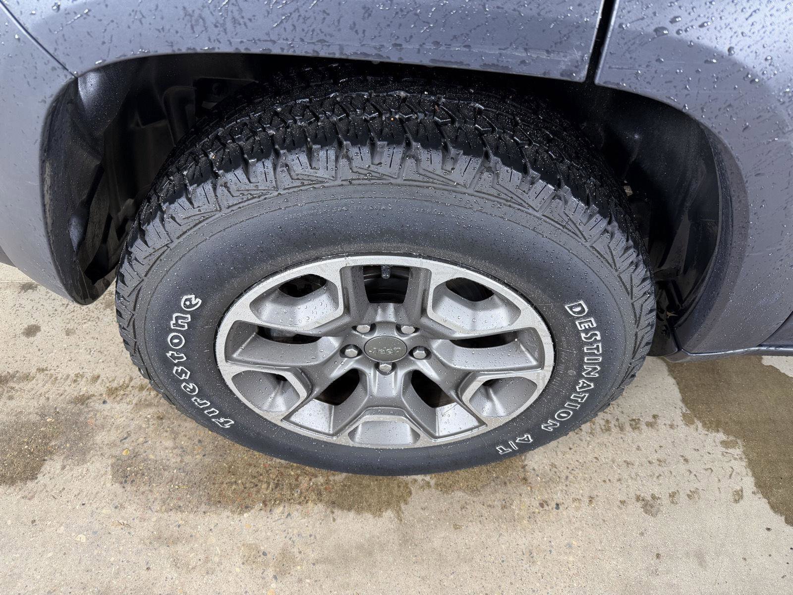 Used 2022 Jeep Cherokee Trailhawk image 25