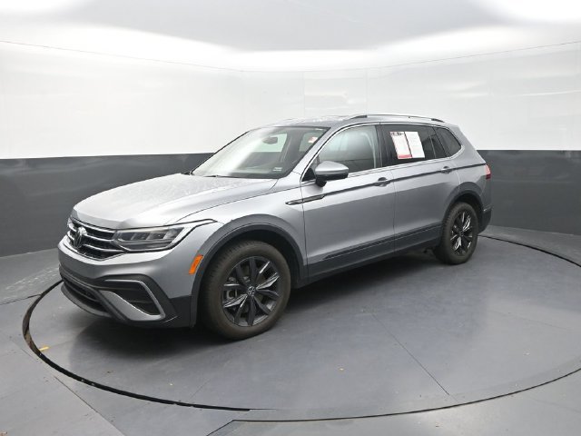 Used 2023 Volkswagen Tiguan SE FWD image 3