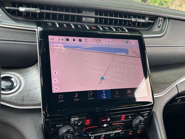 Certified 2024 Jeep Grand Cherokee Limited w/ Black Appearance Package image 21