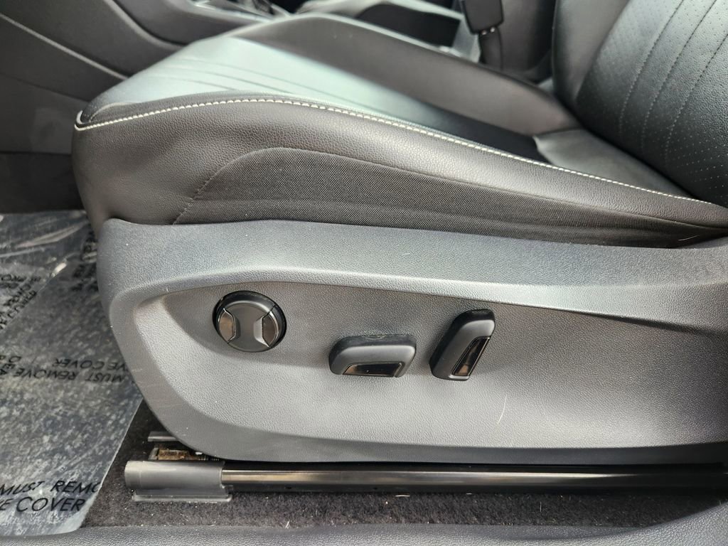 Used 2022 Volkswagen Tiguan SE R-Line image 14