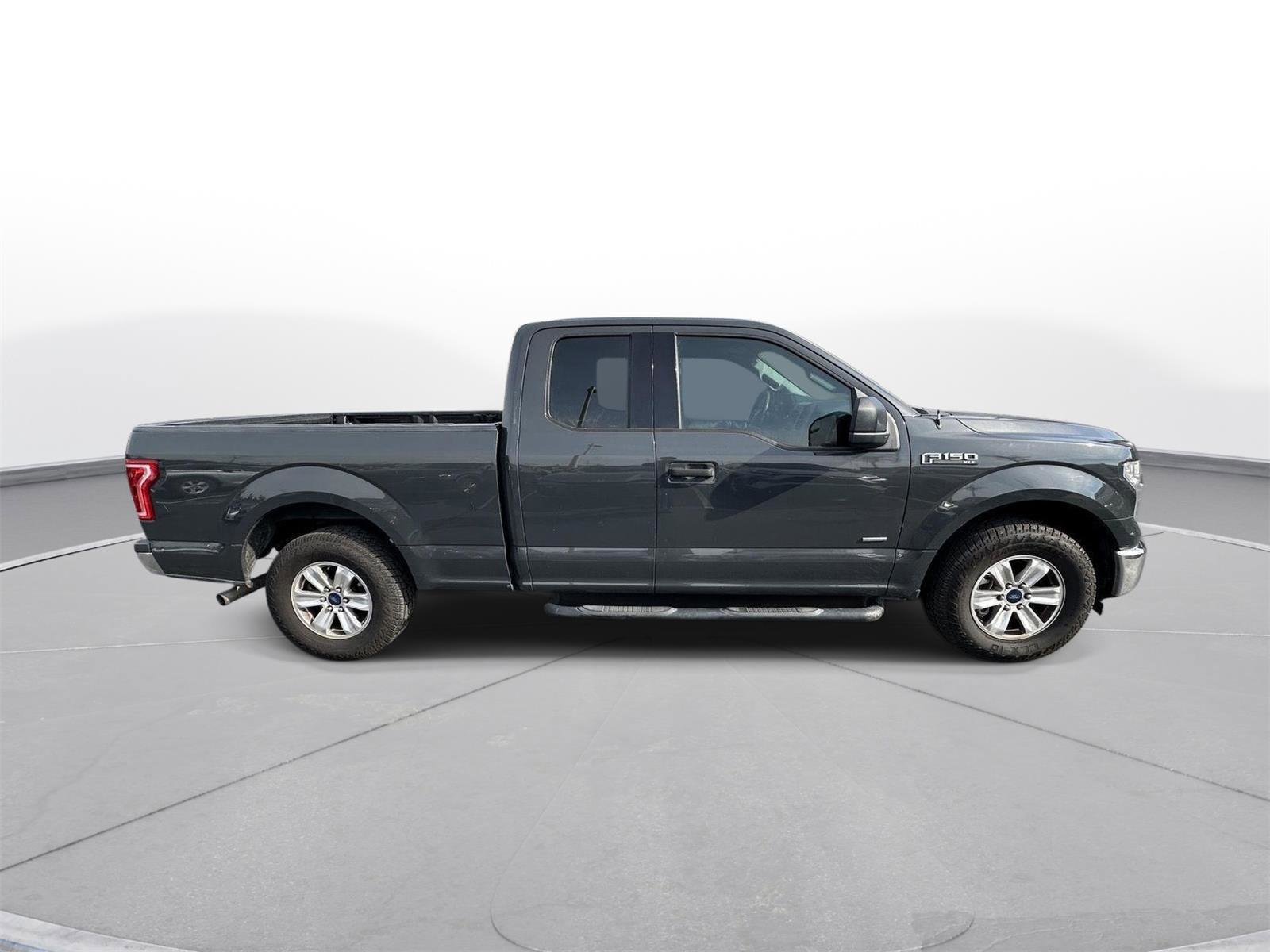 Used 2017 Ford F150 XLT image 5