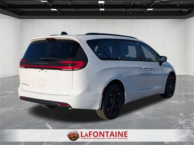New 2026 Chrysler Pacifica Select w/ S Appearance Package image 5